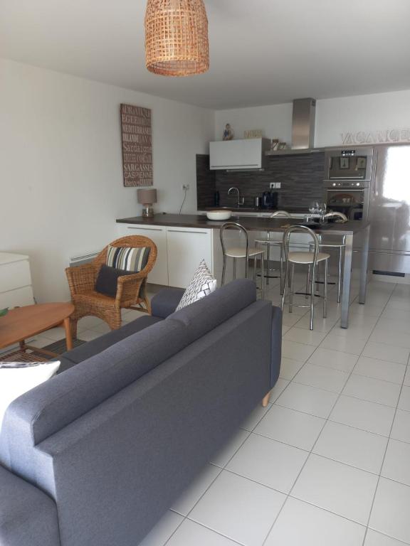 Photo de la galerie de l'établissement Rêve Bleu - Vue mer exceptionnelle - Wifi - draps et serviettes inclus - Balcon avec mobilier de jardin, à Penmarcʼh