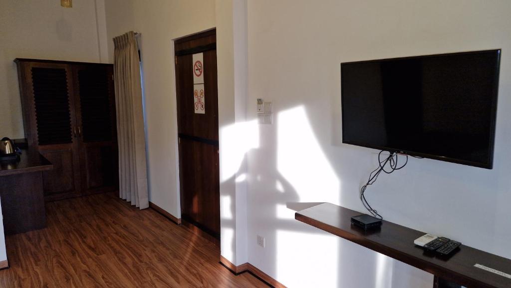 MILLET'S FOOD COMPANY AND COOKING CENTER - 3