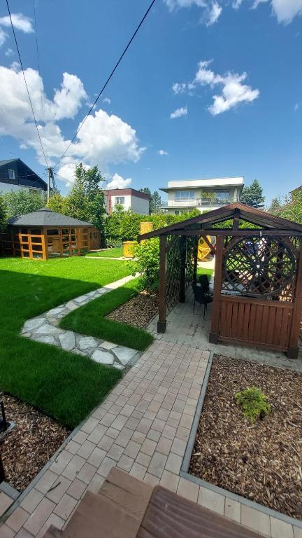 Zahrada ubytování Willa Julia-pokoje w centrum, ogród, sauna, grill
