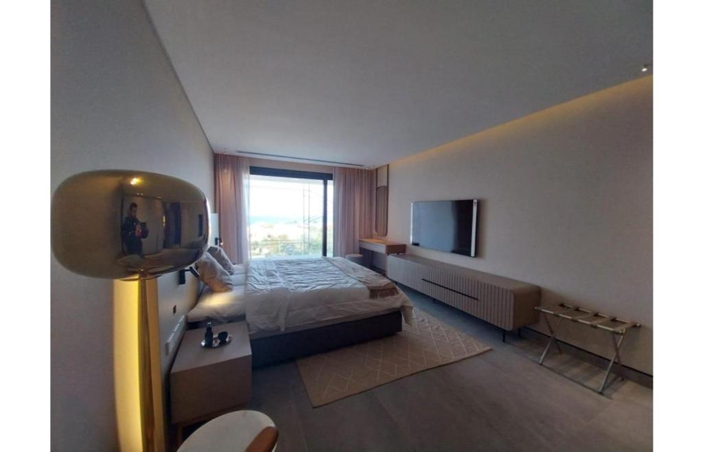 Postel nebo postele na pokoji v ubytování Serviced apartment, North coast