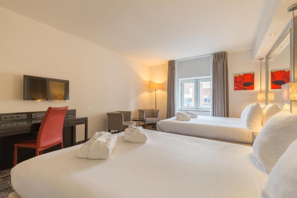 Postel nebo postele na pokoji v ubytování Grand Hotel Amrâth Kurhaus The Hague Scheveningen