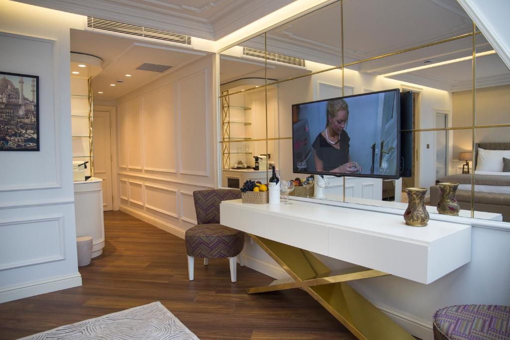 TV a/nebo společenská místnost v ubytování Mina Hotel - Special Category