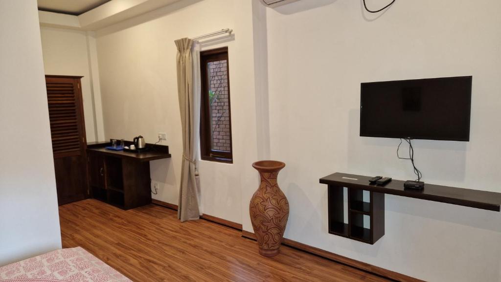 MILLET'S FOOD COMPANY AND COOKING CENTER - 14