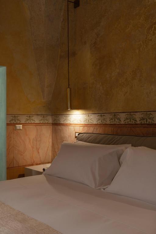 Postel nebo postele na pokoji v ubytování Palazzo Zimara Boutique Hotel