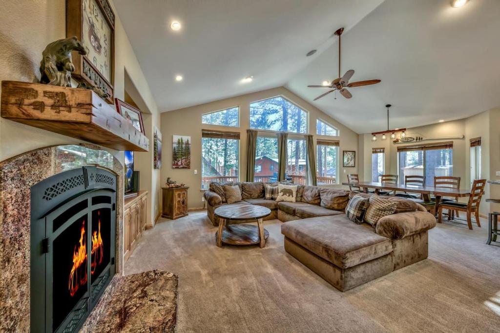 Cubby Bear at Heavenly Tahoe - Pets, South Lake Tahoe (updated prices 2026)