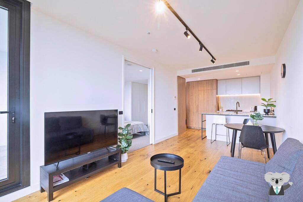 Suitetrails - KozyGuru South Melbourne Prefect Apartment