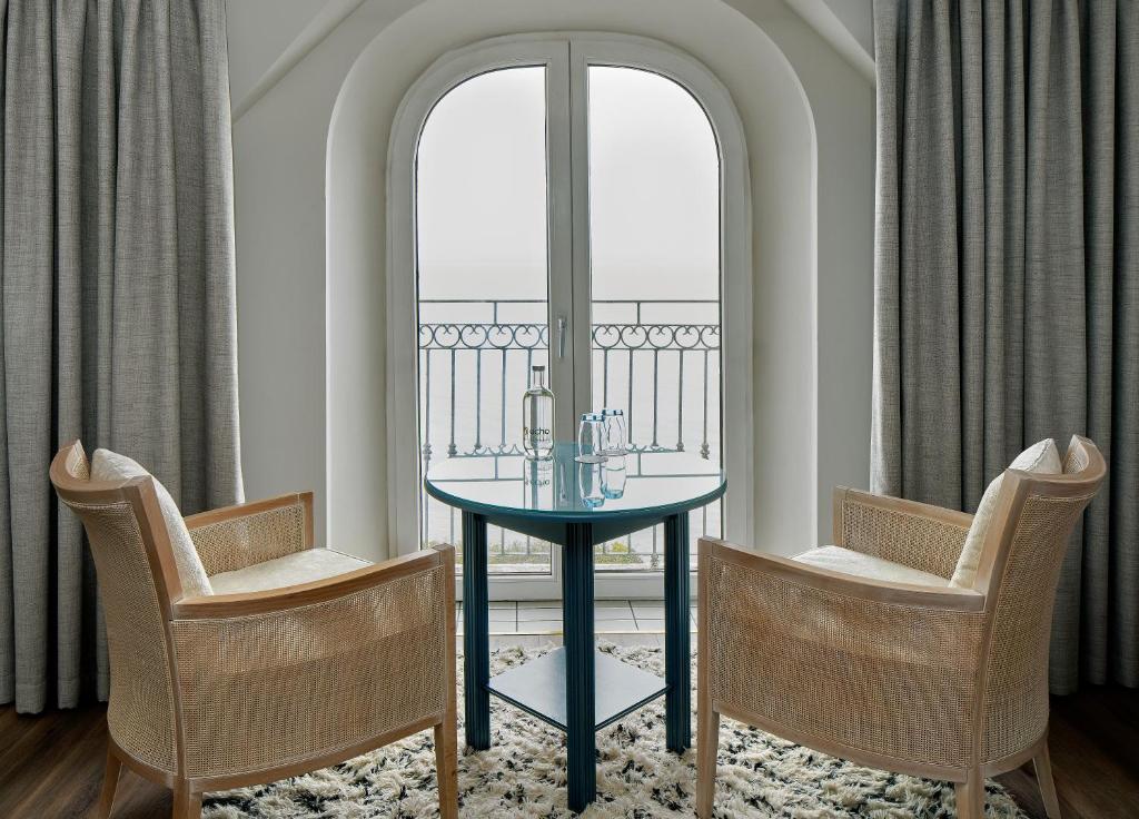 Χώρος καθιστικού στο Bayview Hotel