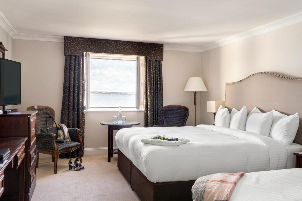 Ένα ή περισσότερα κρεβάτια σε δωμάτιο στο Bayview Hotel