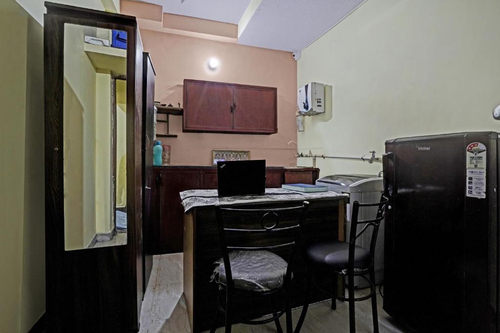 Kuchyň nebo kuchyňský kout v ubytování Hotel O T.Nagar