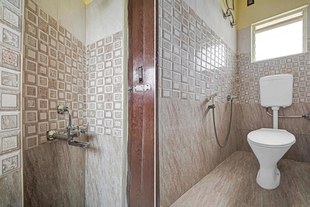 Koupelna v ubytování Hotel O T.Nagar