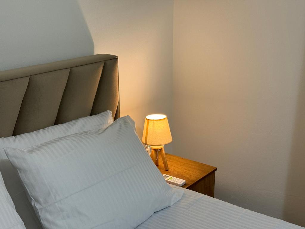 Postel nebo postele na pokoji v ubytování Angelo Agapi Rooms Vlore