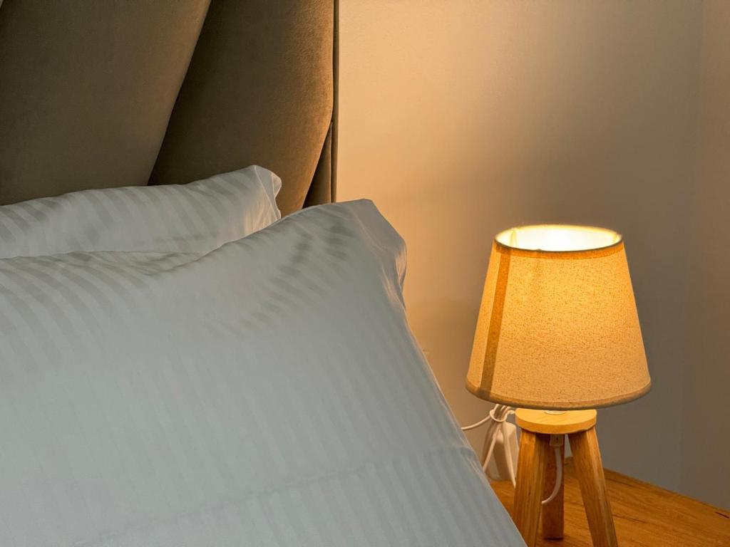 Postel nebo postele na pokoji v ubytování Angelo Agapi Rooms Vlore