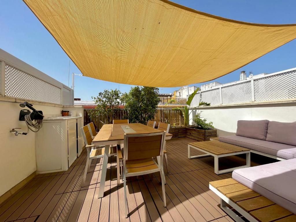 A balcony or terrace at Luxury Duplex 200 M2 Terrace Parking StayInSeville