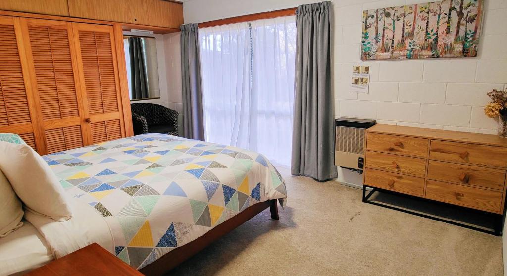 Delight in Birch-Lake View Holiday Home