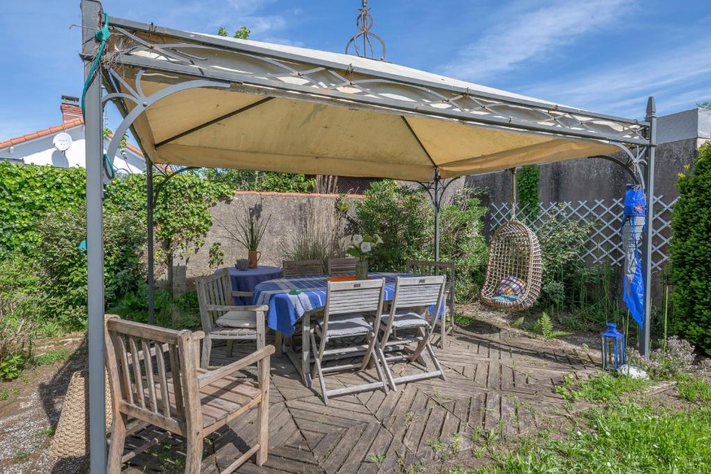 Maison avec jardin à 200m de la mer à La Bernerie - Maison De Vacances