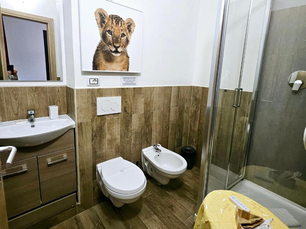 a bathroom with a sink toilet and a picture of a lion at Affittacamere House LeoMar di Sara in Genoa