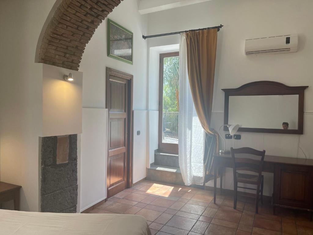 Postel nebo postele na pokoji v ubytování Hotel Capomulini 3 Stelle