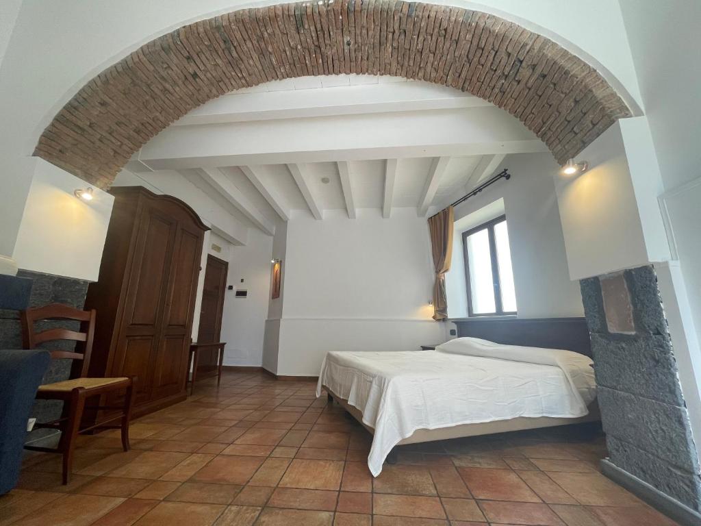 Postel nebo postele na pokoji v ubytování Hotel Capomulini 3 Stelle
