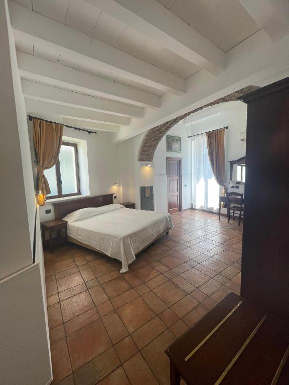 Postel nebo postele na pokoji v ubytování Hotel Capomulini 3 Stelle