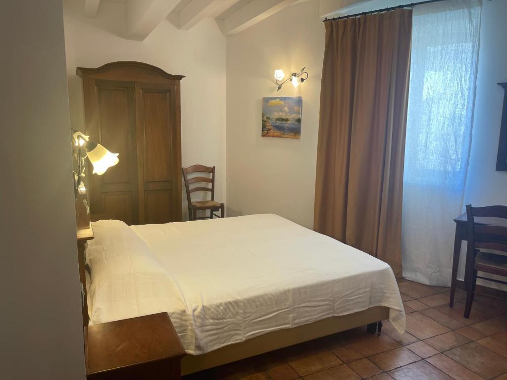 Postel nebo postele na pokoji v ubytování Hotel Capomulini 3 Stelle