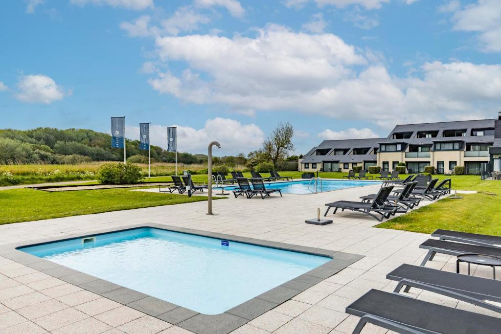 Bazén v ubytování Fletcher Zuiderduin Beachhotel nebo v jeho okolí