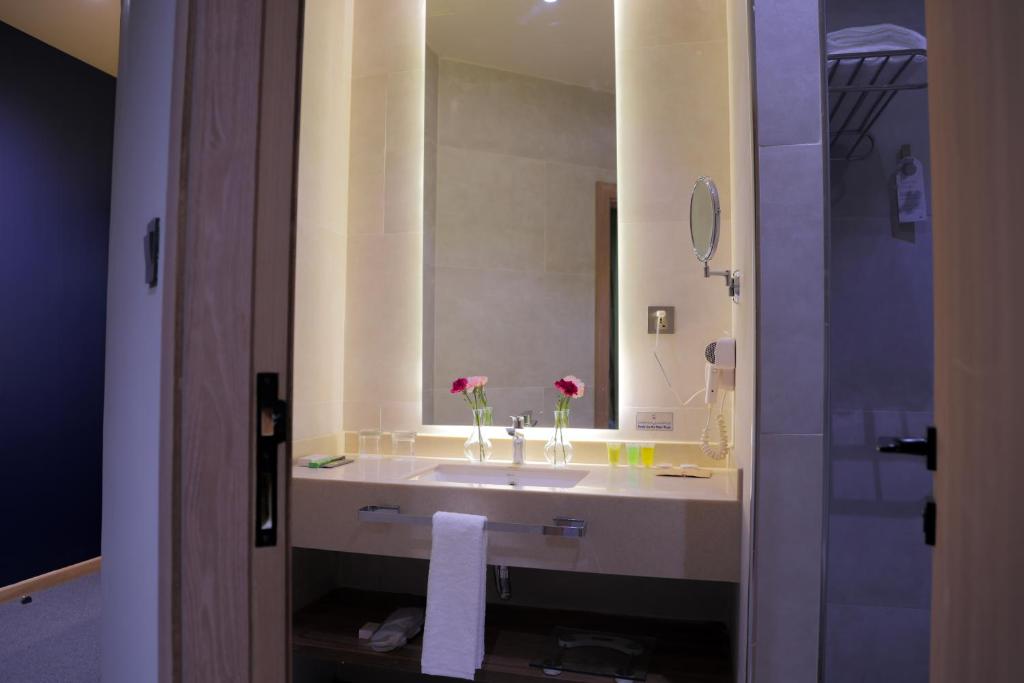 Novotel Suites Riyadh Centre - Junior Queen Suite With Sofa Bed