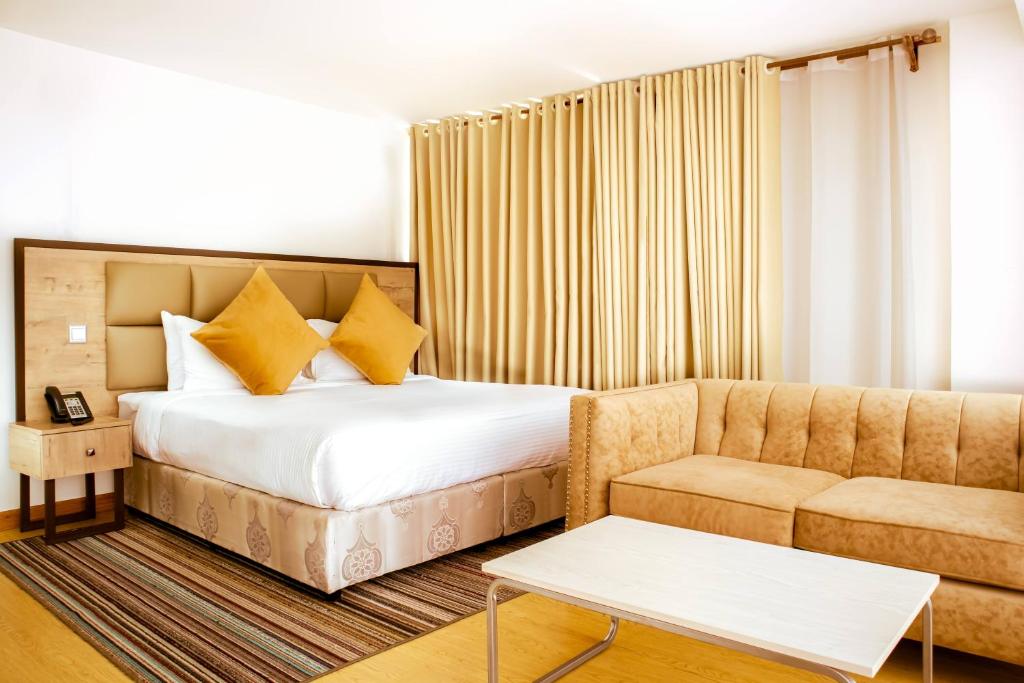 Säng eller sängar i ett rum på Muthu Warwick Mount Kenya Hotel, Nanyuki