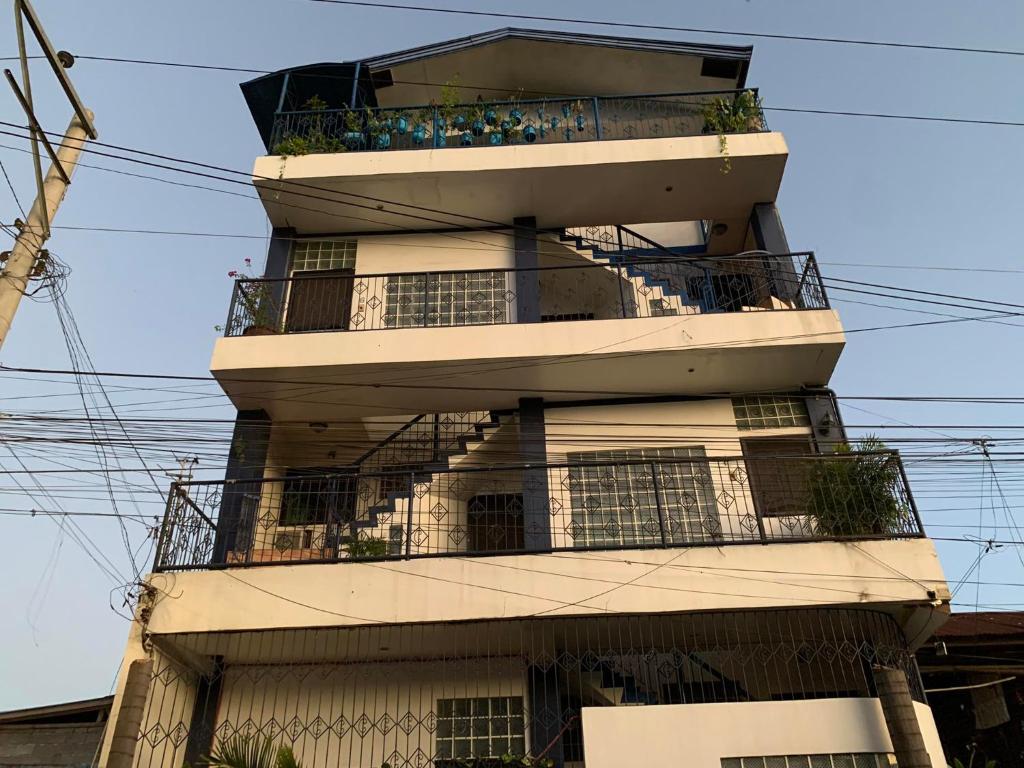 un edificio con balcones en un lateral en 1BR, 1BD condo Rentals, Toril, en Davao City