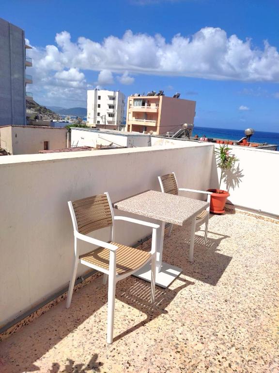 3rd floor apartment in town with sea view