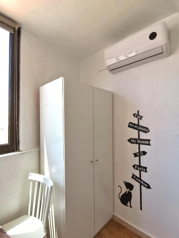 Fotografia z galérie ubytovania Small apartment (studio) in town with sea view v destinácii Rodos (mesto)
