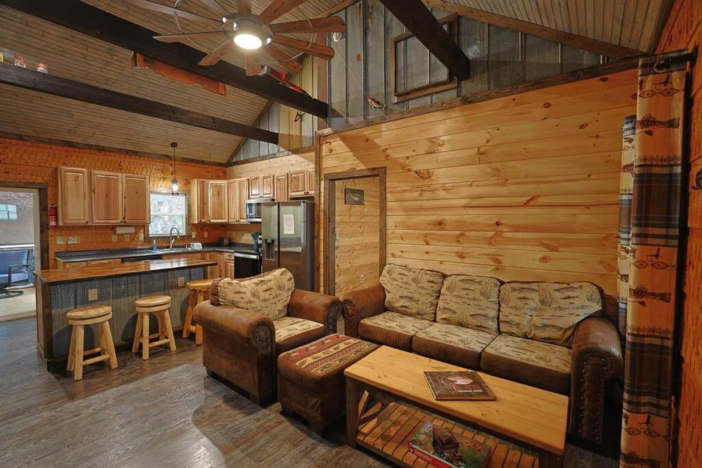 Gallery Detail: Rustic Modern Cabin With Hot Tub Near Rafting And Great