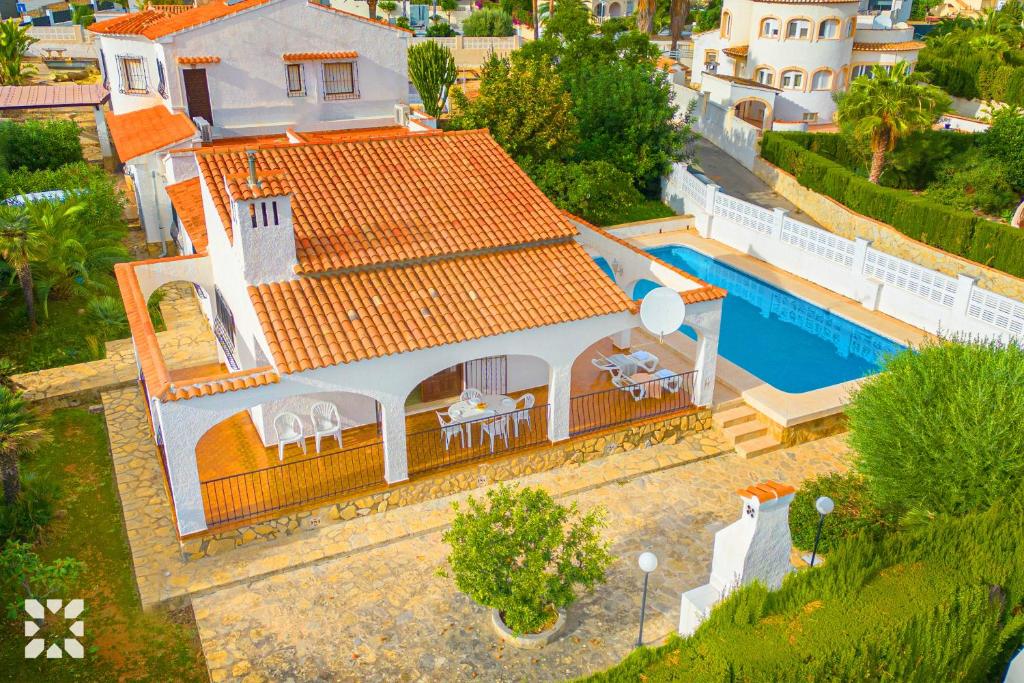 The swimming pool at or close to Villa Feliz Imelda by Abahana Villas