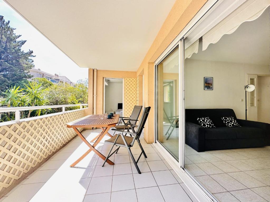 Zdjęcie z galerii obiektu Le Dolce - 2 Pièces centre w Cannes