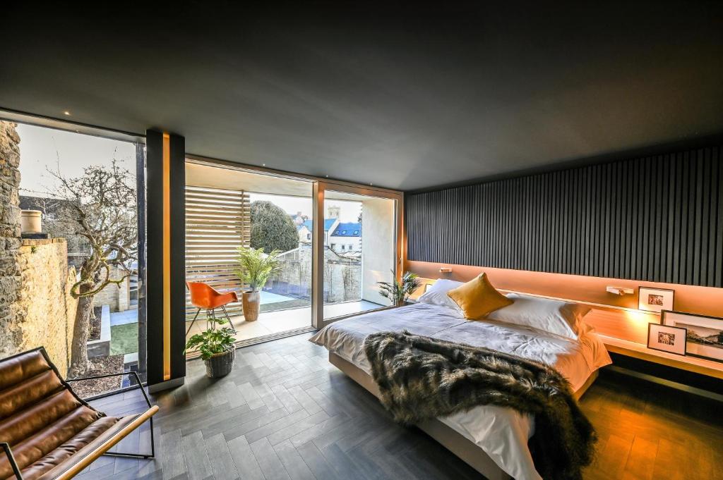 Luxury Villa in Central Woodstock photo photo 2