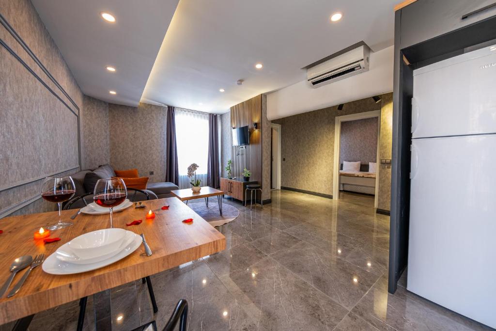 Kuchyň nebo kuchyňský kout v ubytování Mrt Suites Lara
