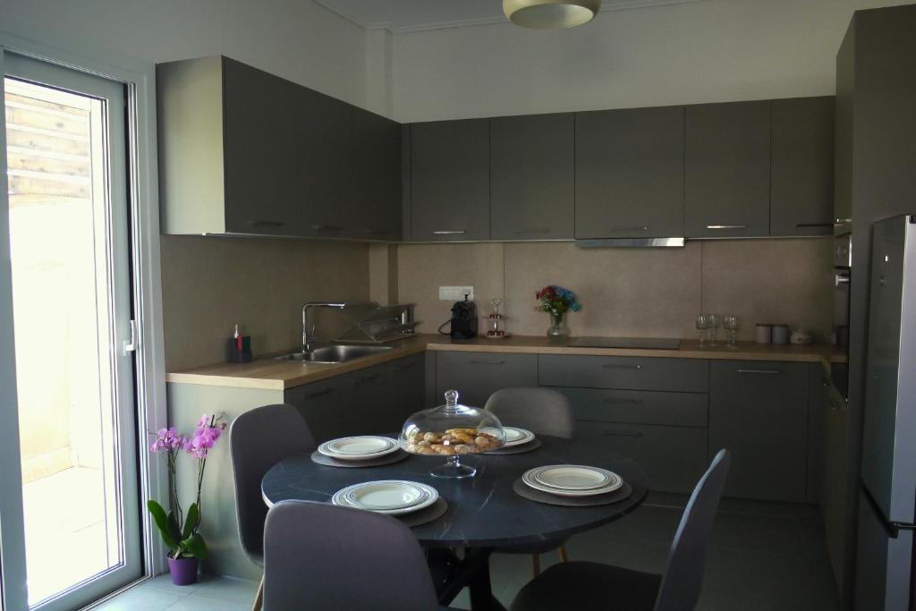 Nelli's Home near the airport, sea and port