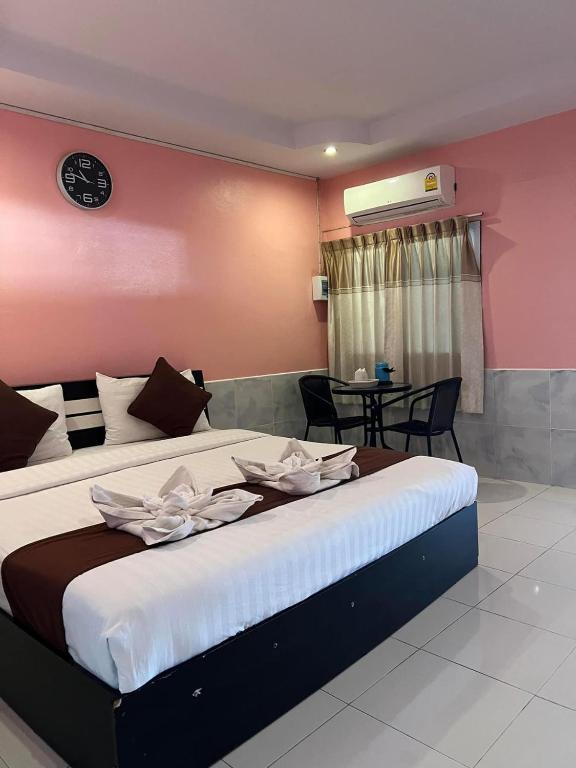 Postel nebo postele na pokoji v ubytování คลิ๊กรีสอร์ท (Click Resort)