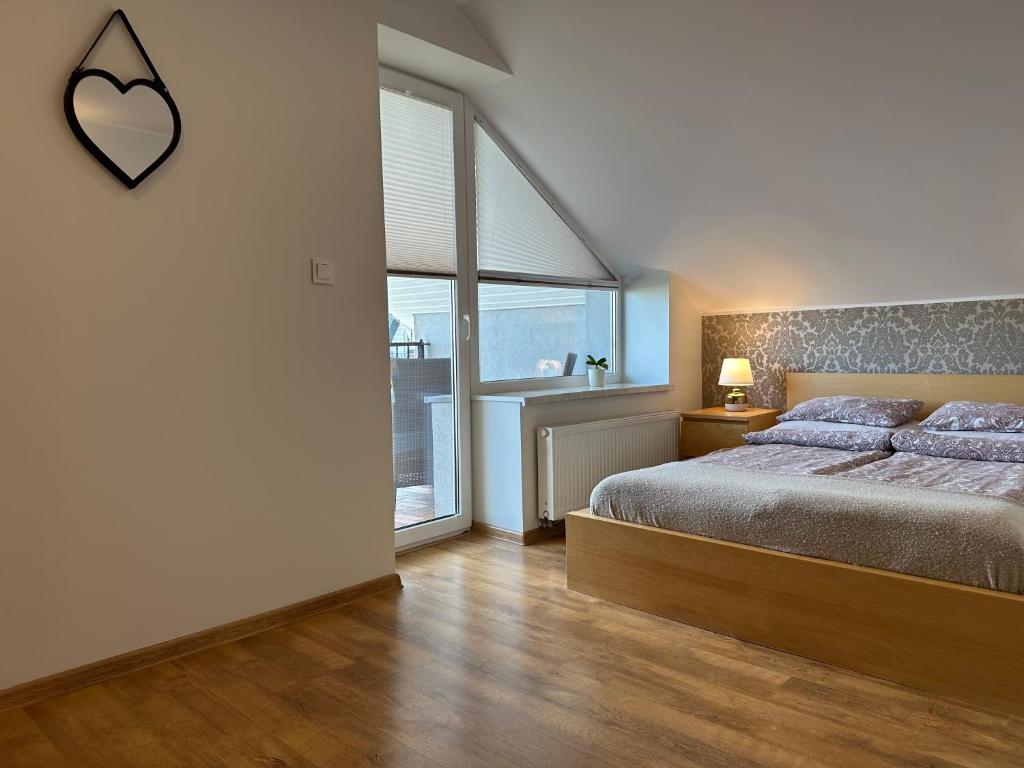 Postel nebo postele na pokoji v ubytování Pokoje Gościnne Beatka