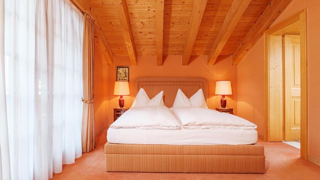 Postel nebo postele na pokoji v ubytování Chalet Kisseye by Zermatt Premium Apartments
