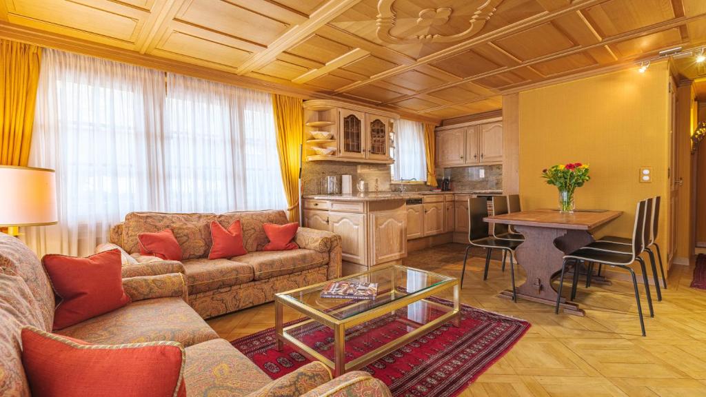 Kuchyň nebo kuchyňský kout v ubytování Chalet Kisseye by Zermatt Premium Apartments