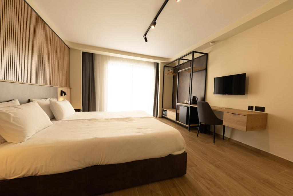 TV a/nebo společenská místnost v ubytování East Sliema Suites