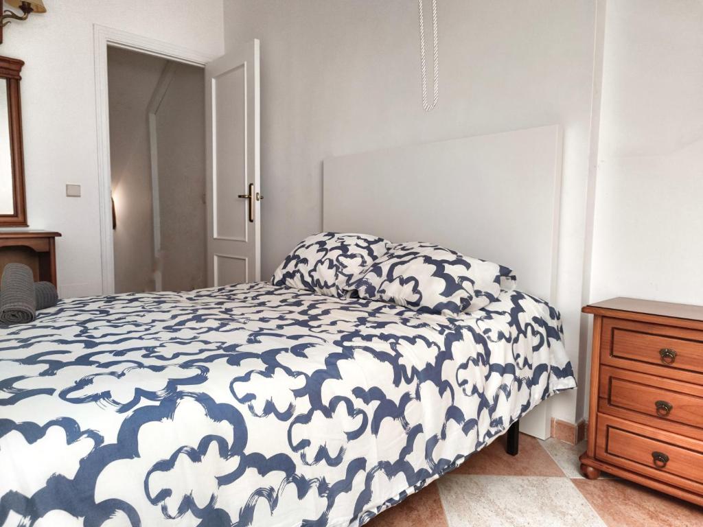 Posteľ alebo postele v izbe v ubytovaní INMOGEST - Apartamento Mar Golondrinas - Parking free