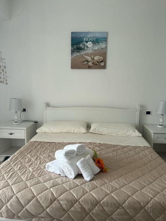 a bedroom with a bed with towels on it at L'Alba in Tropea