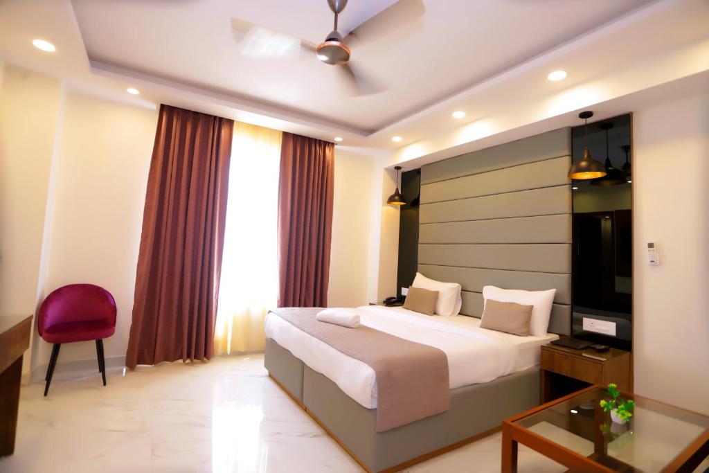 Postel nebo postele na pokoji v ubytování PK Boutique Hotel