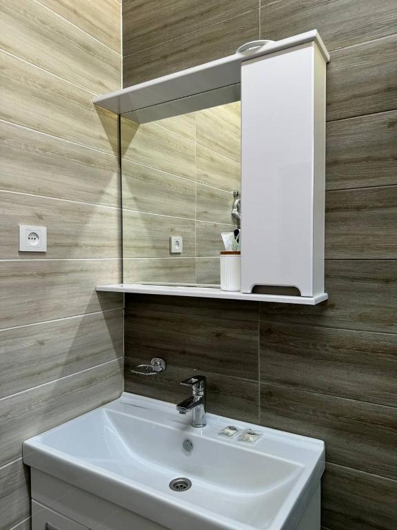 Айкол - Dwin Room