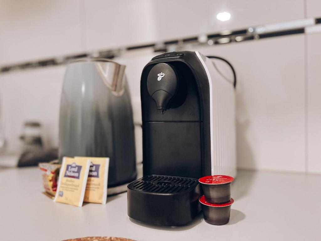 Παροχές για τσάι/καφέ στο Neuwertiges Apartment mit schnellem WLAN, Glasfaser, Kostenlose Privatparkplatz auch für Transporter geeignet R23