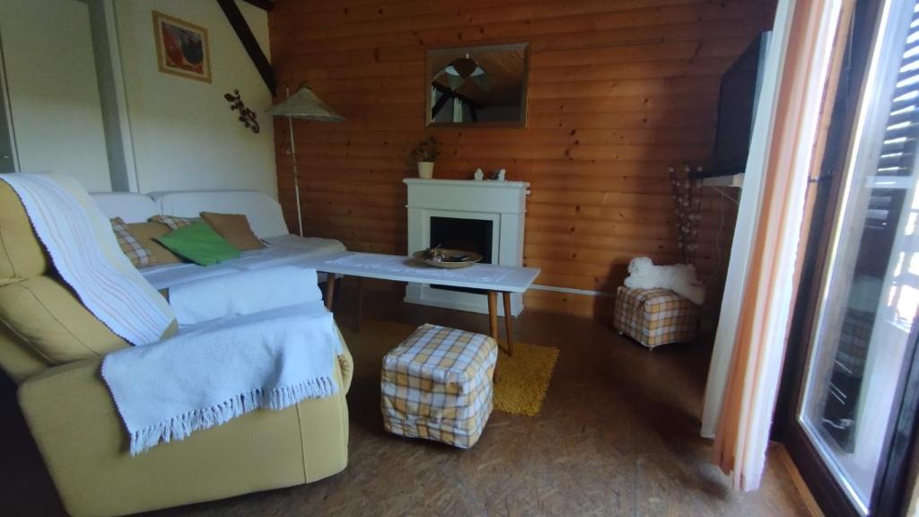 Posezení v ubytování Holiday home Mrežnički šum