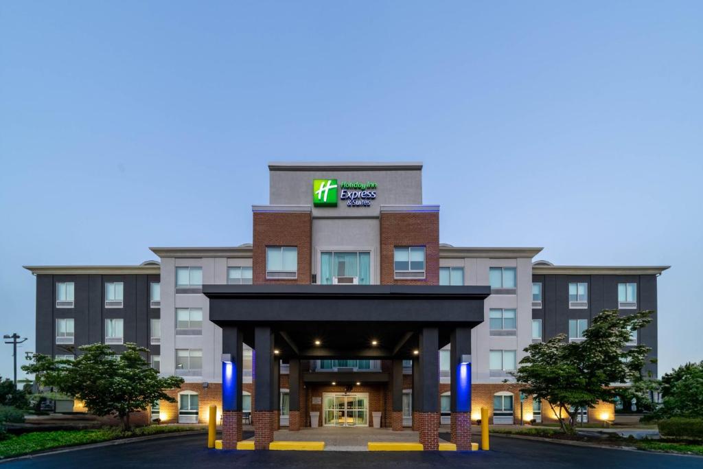 a rendering of the front of a hotel at Holiday Inn Express Hotel & Suites Woodbridge, an IHG Hotel in Woodbridge