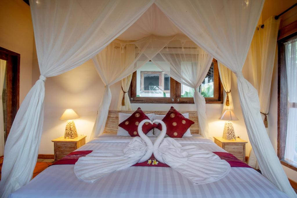Postel nebo postele na pokoji v ubytování Ubud Luwih Nature Retreat