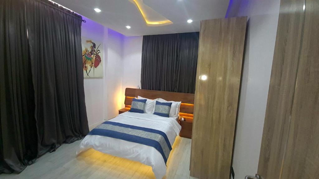 Postel nebo postele na pokoji v ubytování Seaview Apartment, Ikoyi